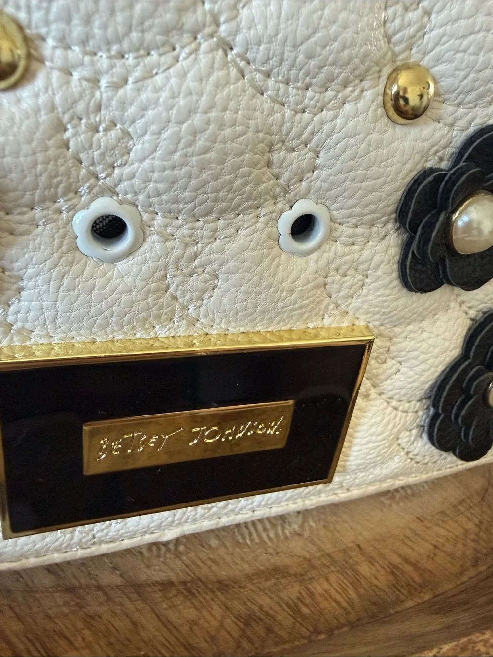 New Betsey Johnson Women’s Ivory & Black Zip Wallet Quilted Floral Appliques 3D